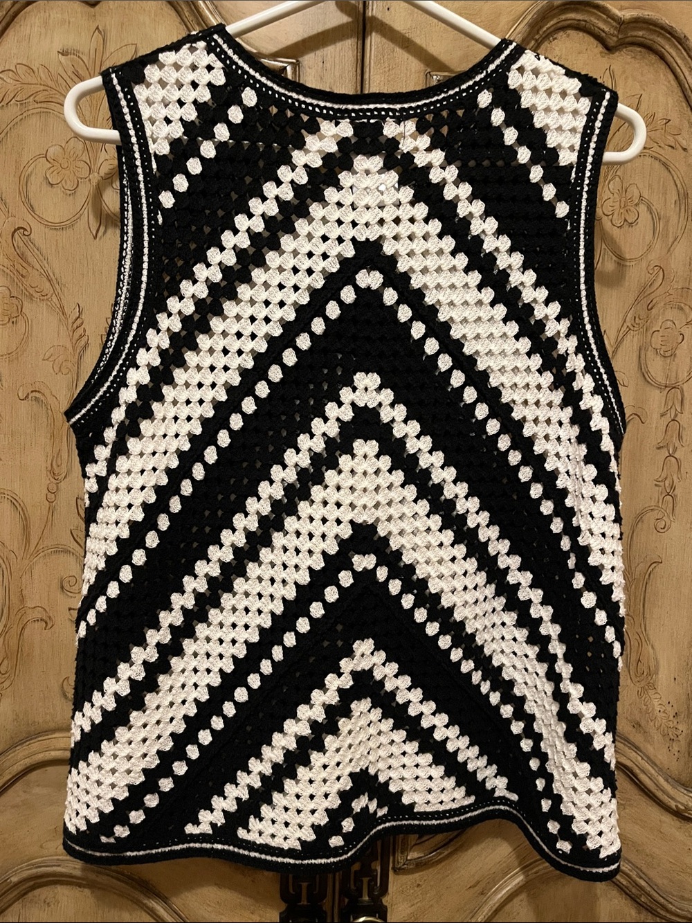 CHARLIE B PTP 21” L 24” Crochet Chevron Tank - Picture 4 of 5